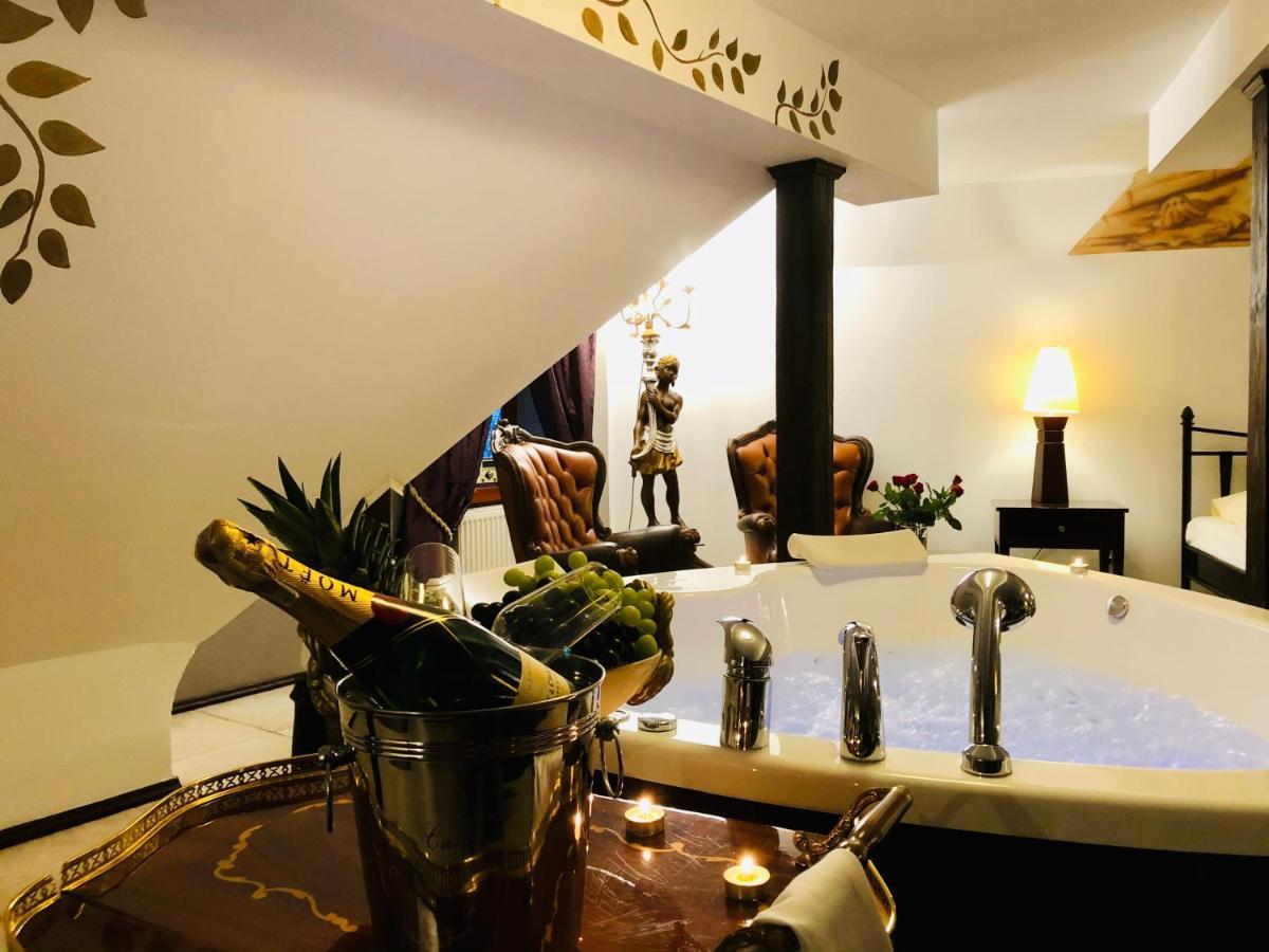 Restauracja - Hotel Mocca D'Oro Mikolow Bagian luar foto