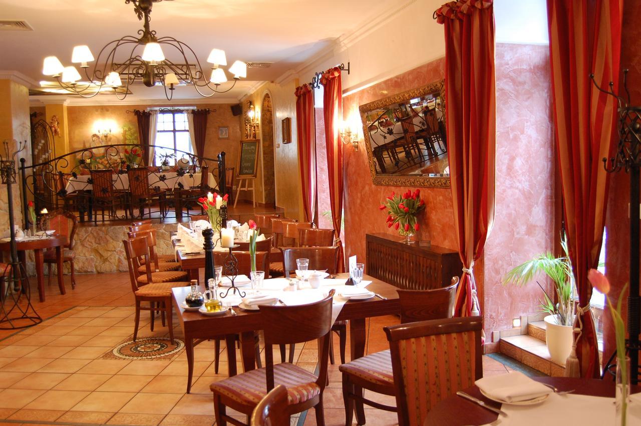Restauracja - Hotel Mocca D'Oro Mikolow Bagian luar foto